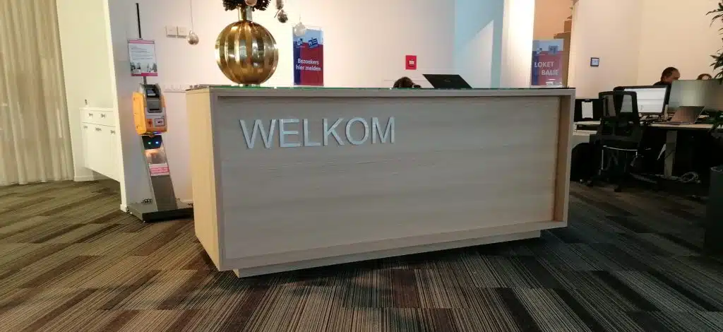 Receptiebalie op maat voor het Provinciehuis